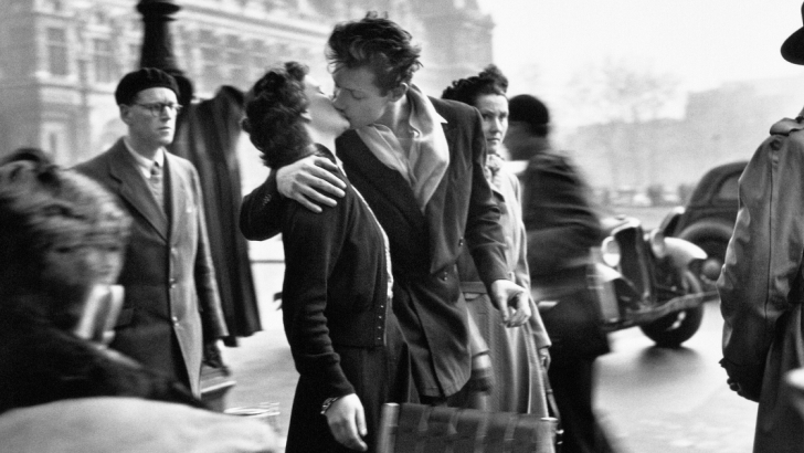 Le baiser de l’Hôtel de Ville, Paris 1950 © Robert Doisneau