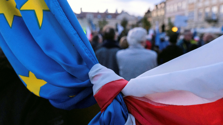 Una delle manifestazioni di sostegno ai valori dell'Unione Europea a Varsavia. Foto: Reuters