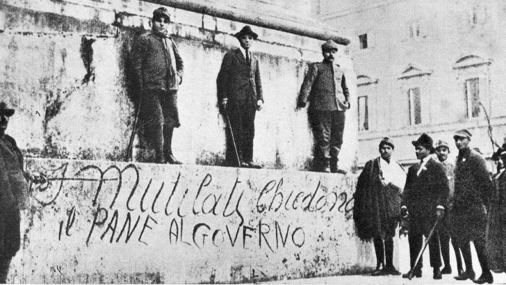 "I mutilati chiedono il pane al Governo" Storia del Fascismo di Enzo Biagi. 1919-1920
