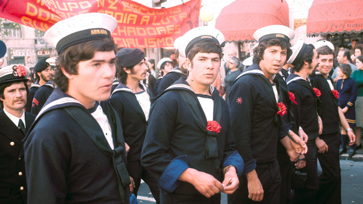 Il Portogallo durante la rivoluzione dei garofani. Foto: Contrasto