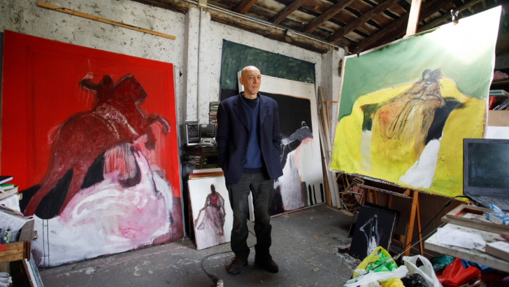 Angelo Bordiga nel suo atelier di Brescia