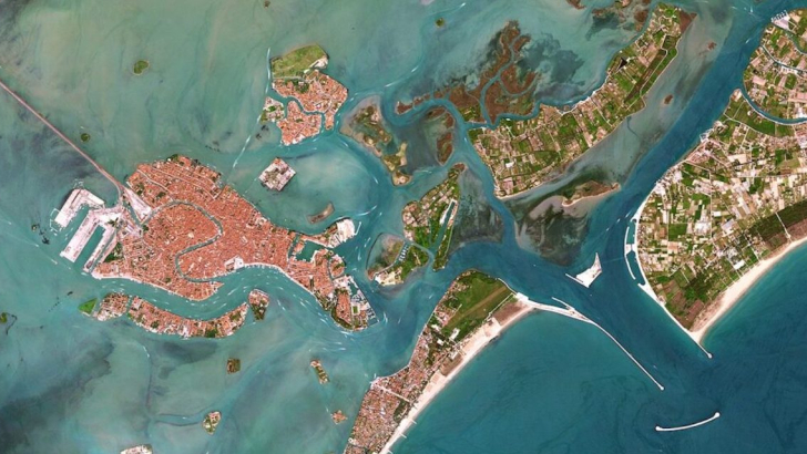 venice by planet