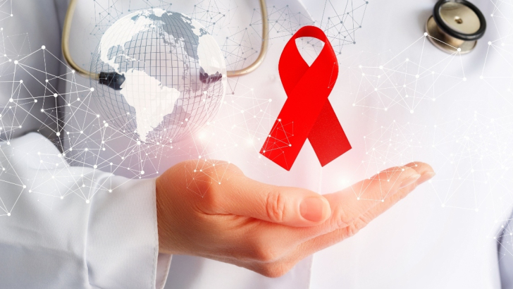 medico con camice e un fiocco rosso in mano