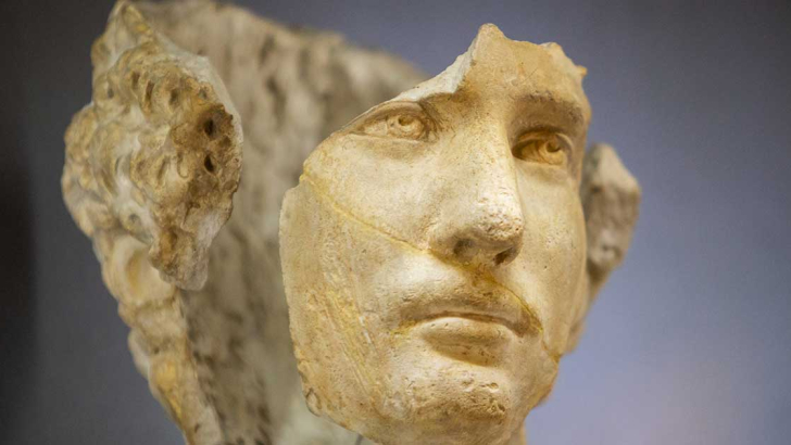 reperto statua antica 