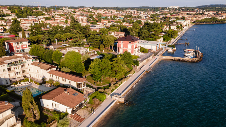 Lago Garda, riva Desenzano. Foto di Stefano Nicoli