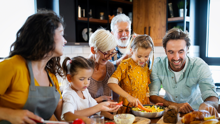 famiglia con i nonni