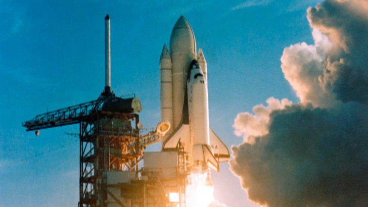 Lo Space Shuttle al decollo. Foto: NASA