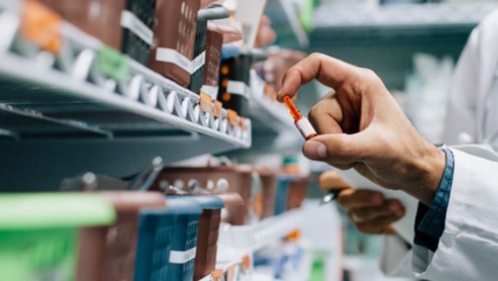 scaffale farmaceutico