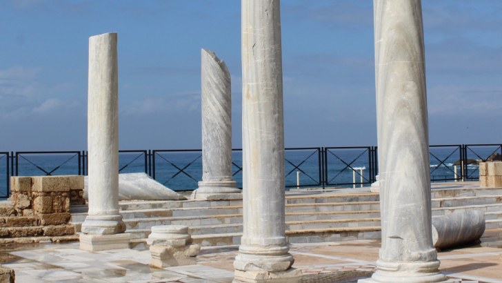 colonne edificio romano lungomare