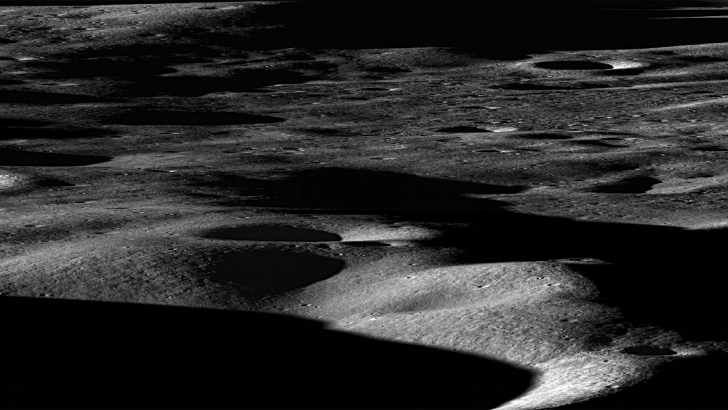 Uno scatto della superficie lunare. Foto: NASA/GSFC/Arizona State University