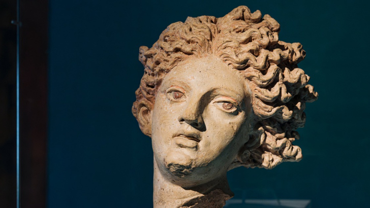 Testa della dea Leucothea, proveniente dal santuario portuale di Pyrgi