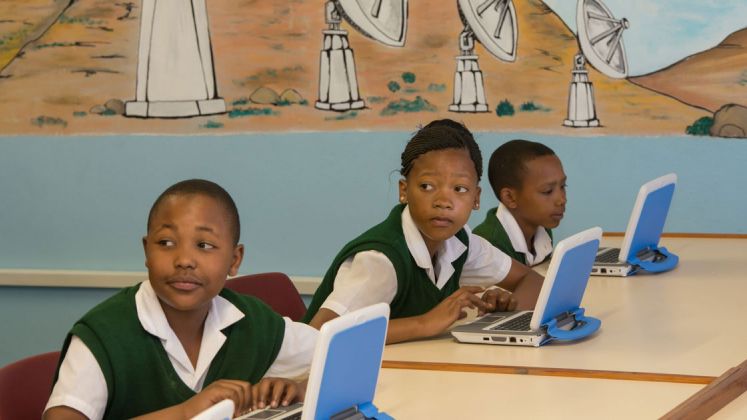 Bambini a scuola Bambini a scuola