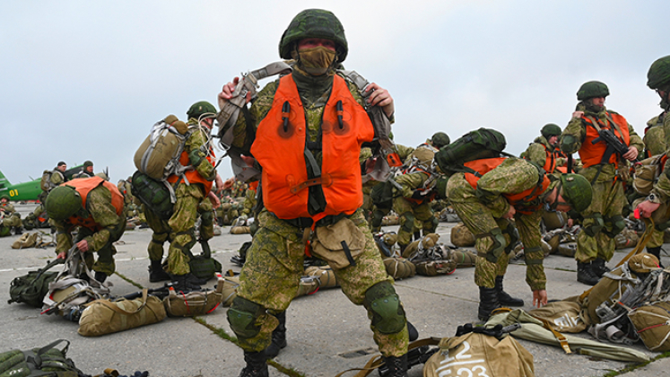 Una recente esercitazione militare russa ai confini tra la Russia e l'Ucraina Una recente esercitazione militare russa ai confini tra la Russia e l'Ucraina