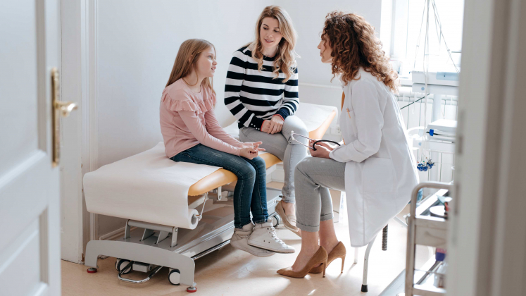 Medico e paziente pediatrico Medico e paziente pediatrico