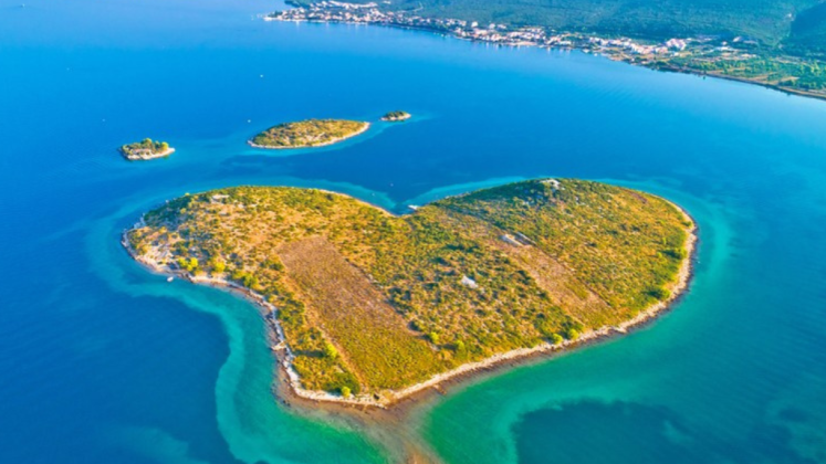 isola a forma di cuore